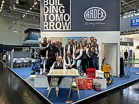 Messeteam auf dem Messestand von ARDEX auf der Farbe 2024