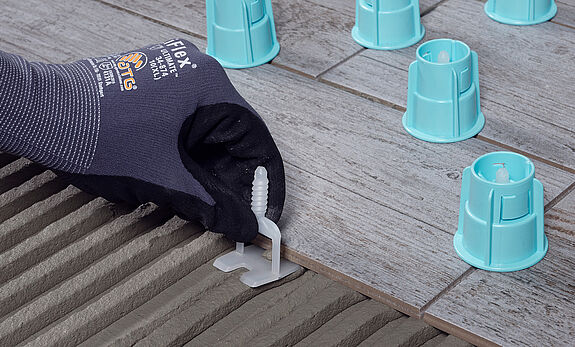 ARDEX Schwamm an der Wand