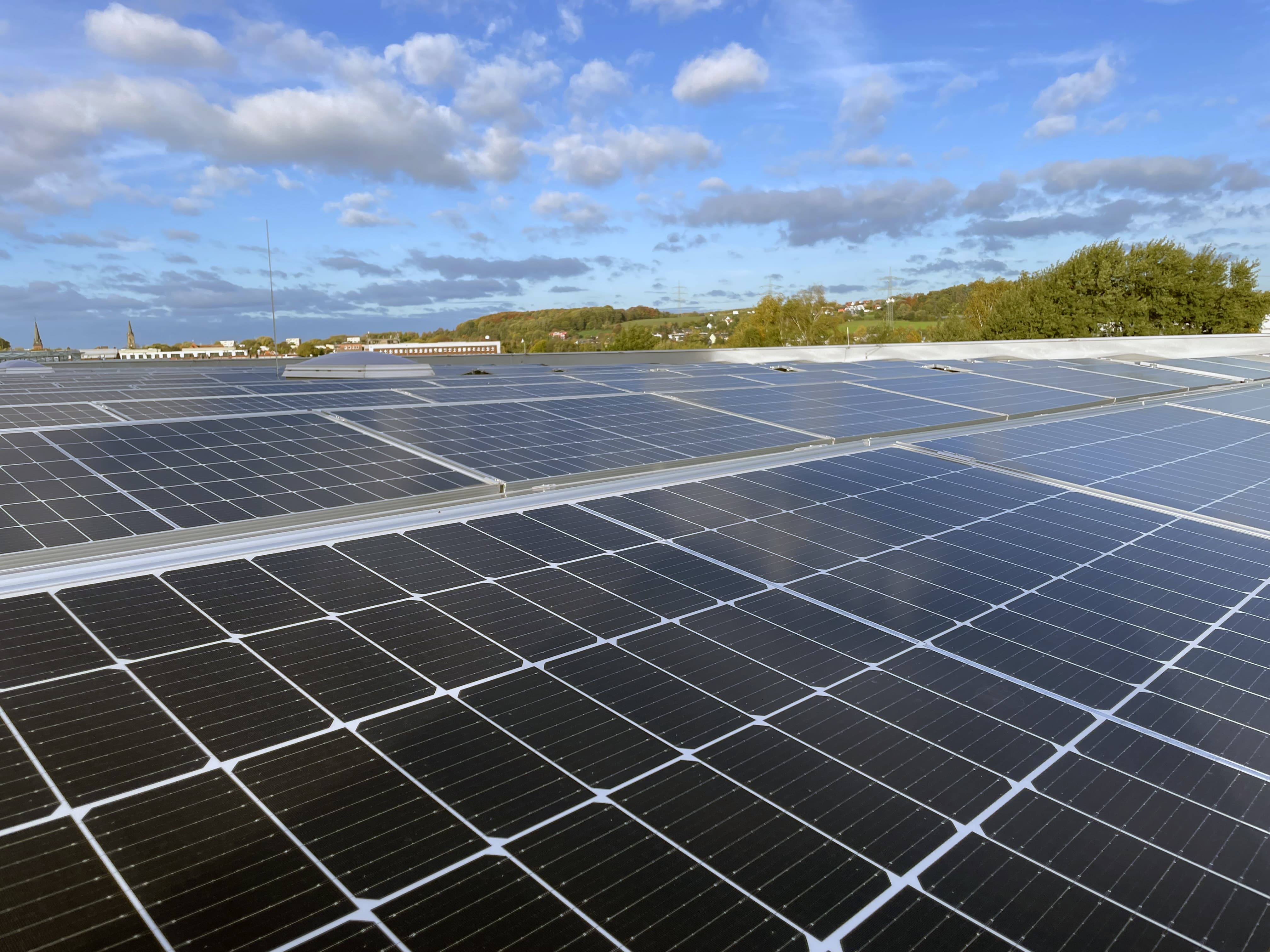 Neue Photovoltaikanlage: Ardex investiert in nachhaltige